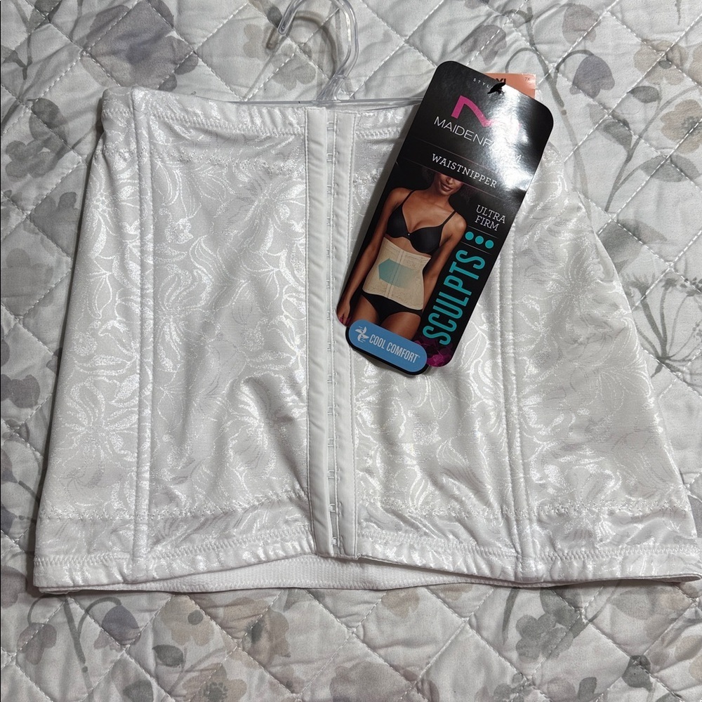 Maidenform White Sculpting Waist Shaper